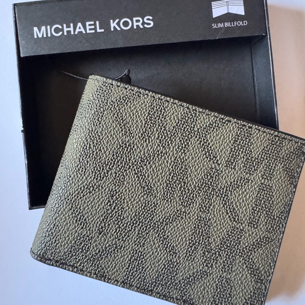 Michael Kors Textured Gray Wallet with card holders